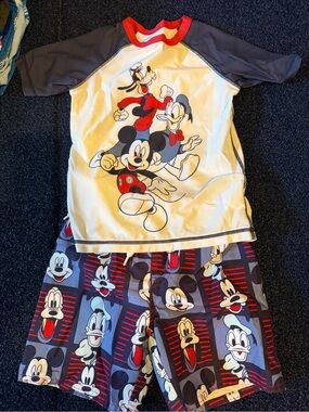Toddler boys 3T swim trunks & rash guard Mickey